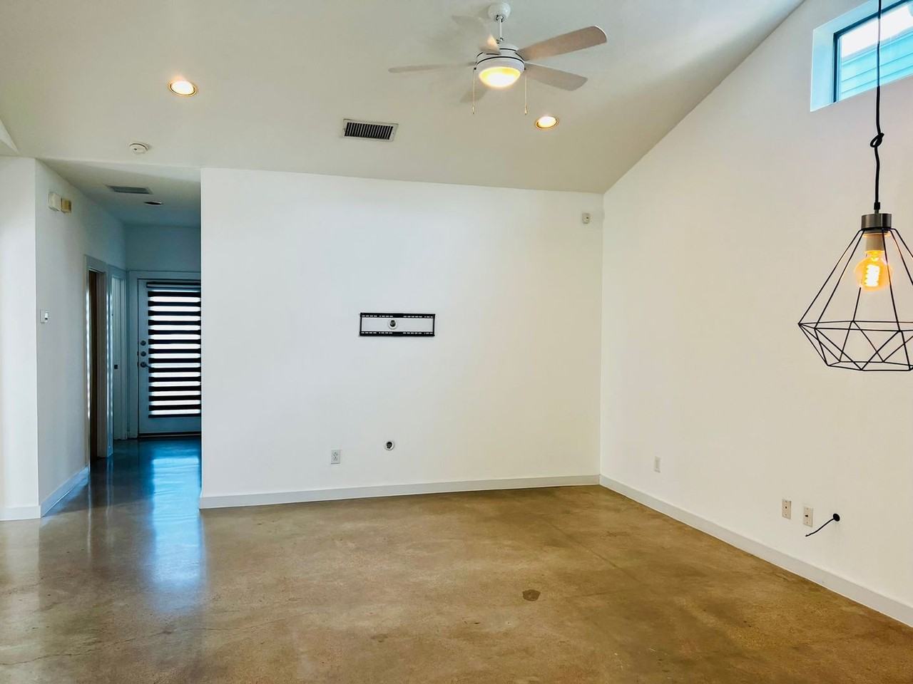 5900 Toscana Ave - Photo 7 of 26