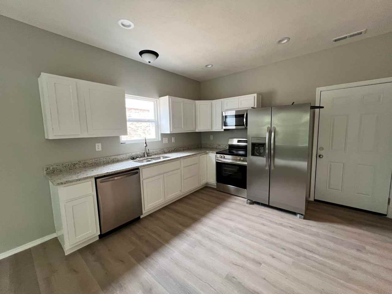 1060 Mission Avenue - Photo 6 of 19