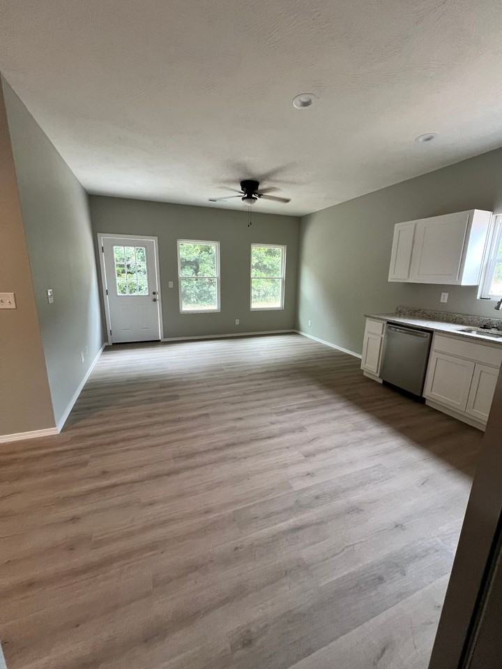 1060 Mission Avenue - Photo 7 of 19