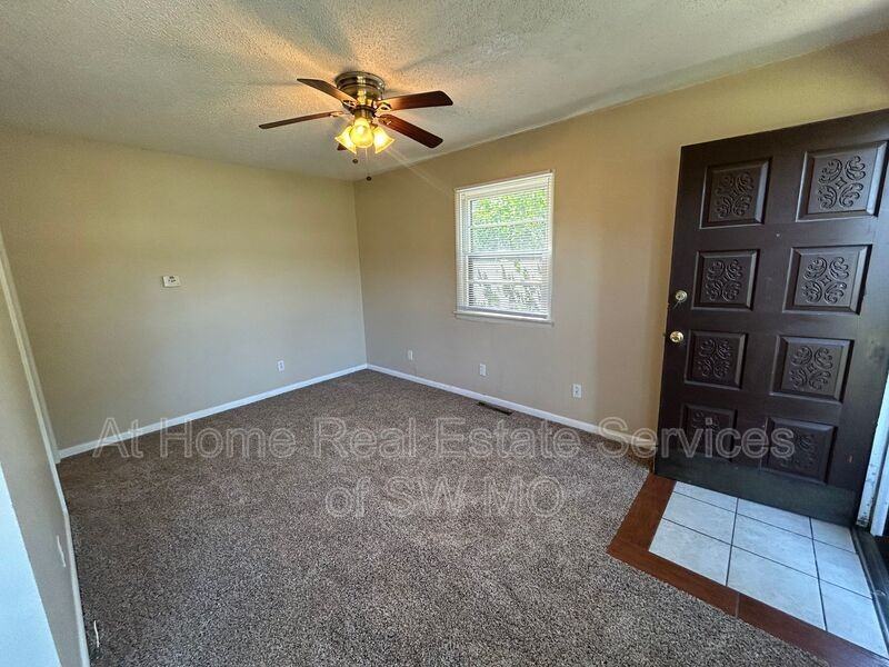 610 W Montclair St - Photo 3 of 6