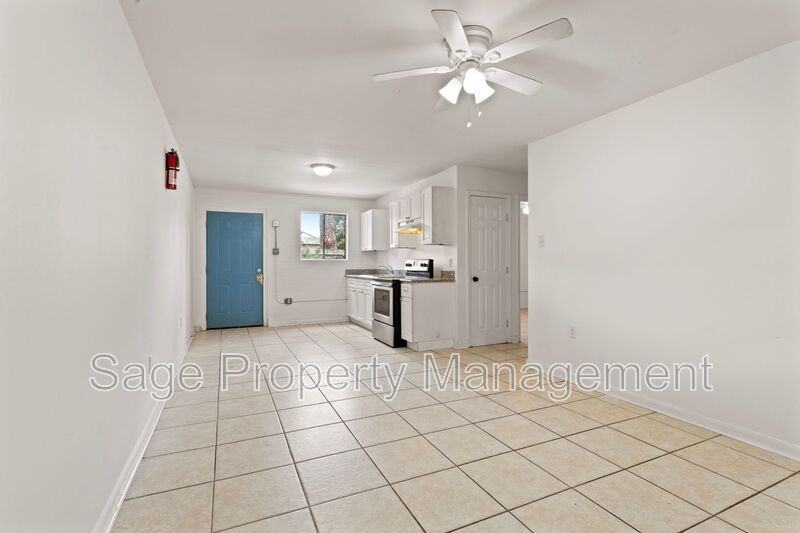 1132 Aster St - Photo 2 of 15