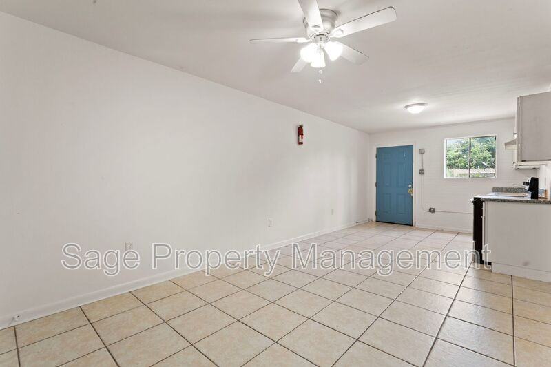 1132 Aster St - Photo 3 of 15