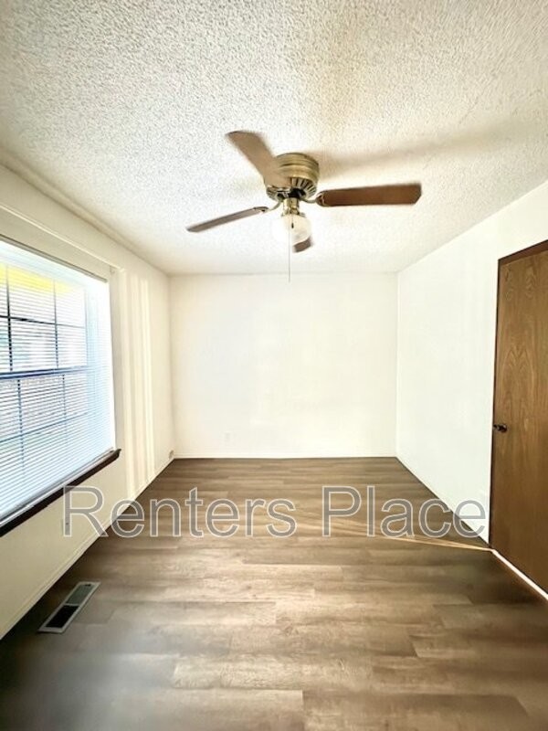 621 S Fir Ave - Photo 5 of 12