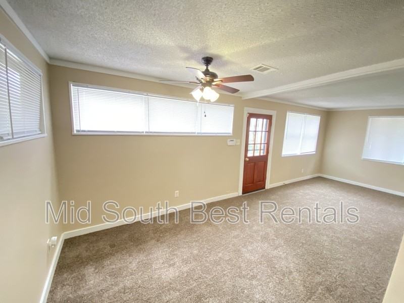 4040 Rhodes Ave - Photo 2 of 9