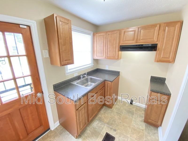 1252 Semmes St - Photo 6 of 10