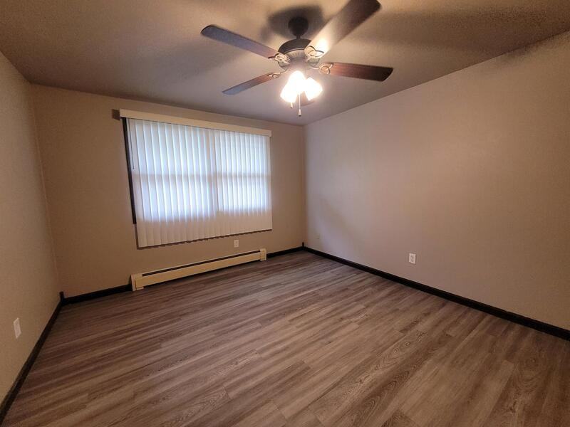 523 Spinnaker Ln - Photo 3 of 7