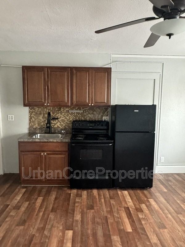 216 5th Ave N #202 - Photo 5 of 9