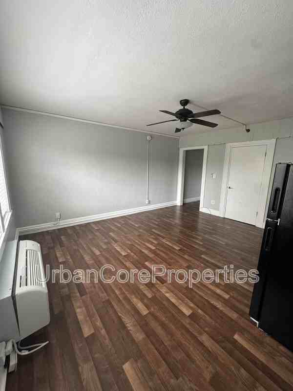 216 5th Ave N #202 - Photo 6 of 9