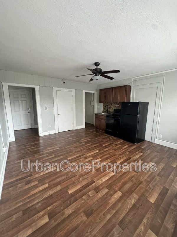 216 5th Ave N #202 - Photo 7 of 9