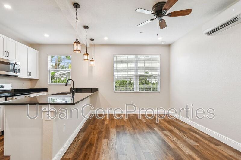 325 15th Ave Ne #12 - Photo 4 of 10