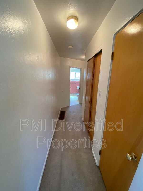 230 Glenmanor Dr - Photo 2 of 21