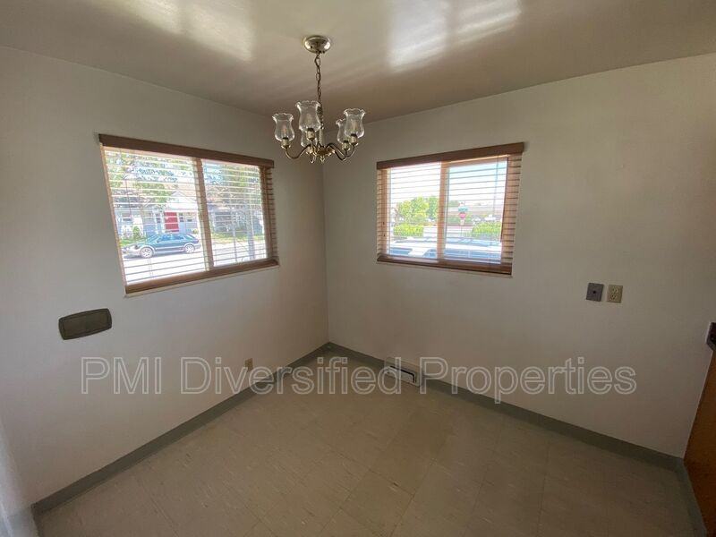 230 Glenmanor Dr - Photo 3 of 21