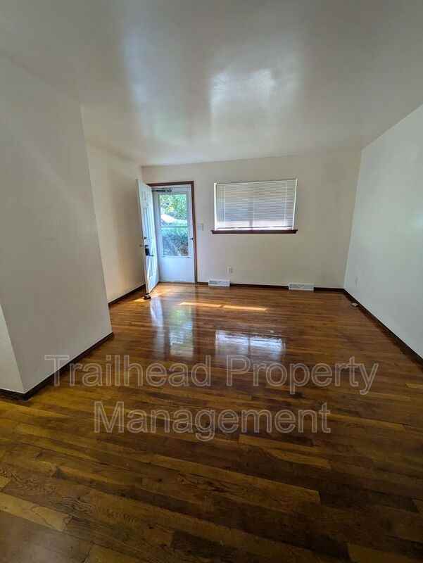 106 S High St - Photo 2 of 11