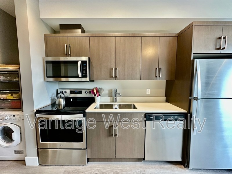 530 Leon Ave - Photo 2 of 21