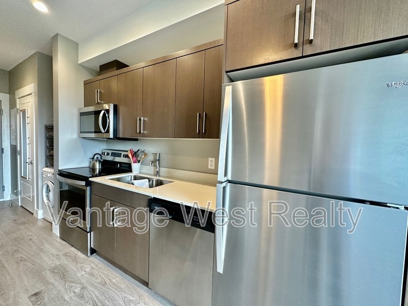 530 Leon Ave - Photo 3 of 21