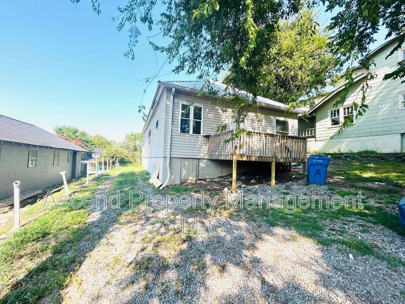 4908 15th Ave - Photo 3 of 15