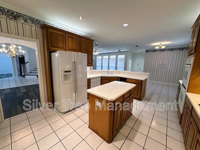 3200 Blenheim Ct - Photo 5 of 47