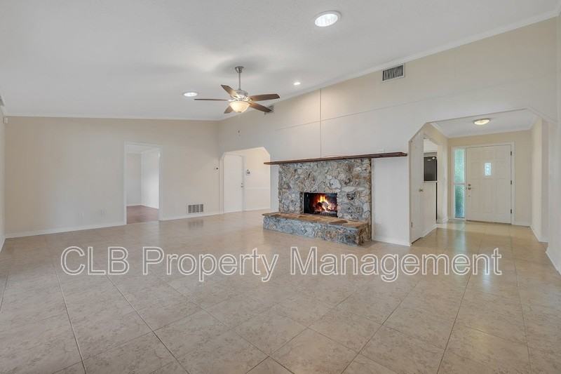 1118 Sherbourne Way - Photo 3 of 15