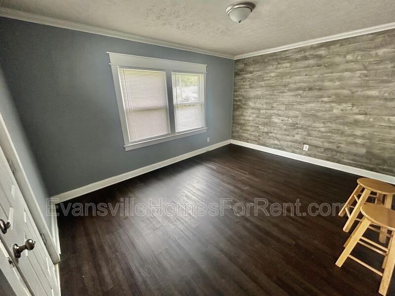 933 Stanley Ave - Photo 5 of 6