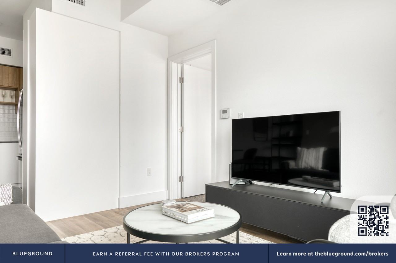 3800 Mentone Avenue - Photo 5 of 82