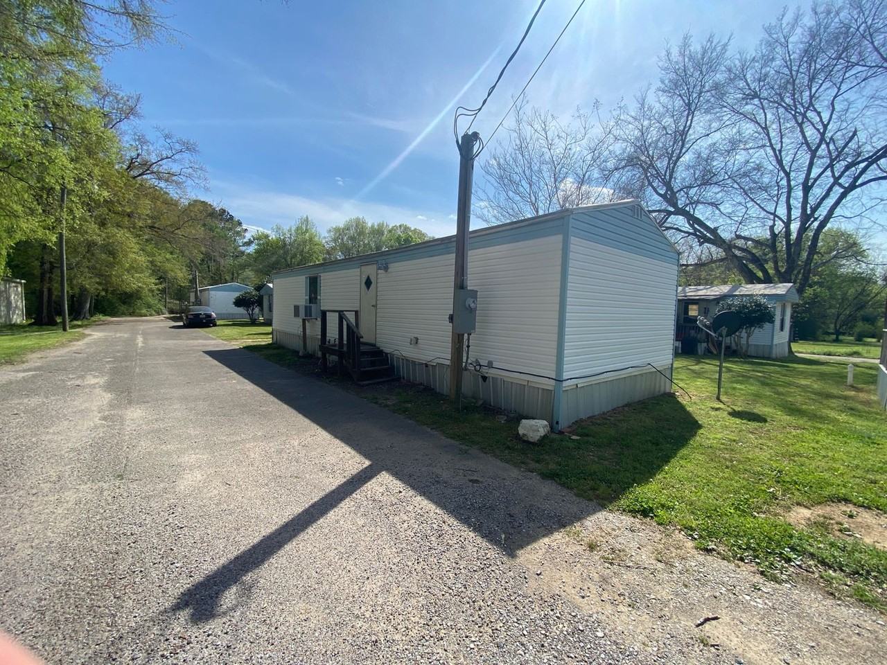 Francis- 707 - Photo 2 of 7