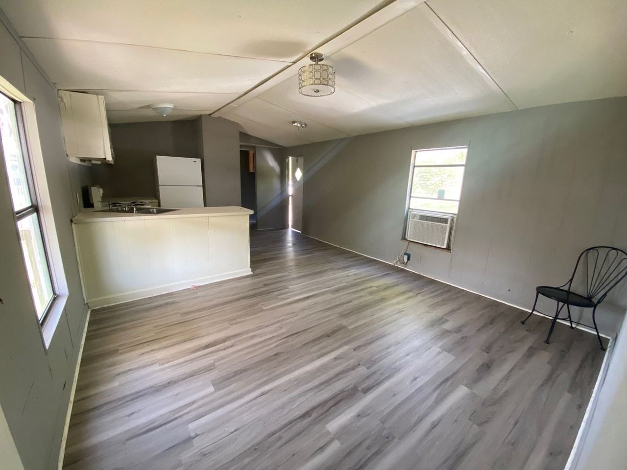 Francis- 707 - Photo 3 of 7