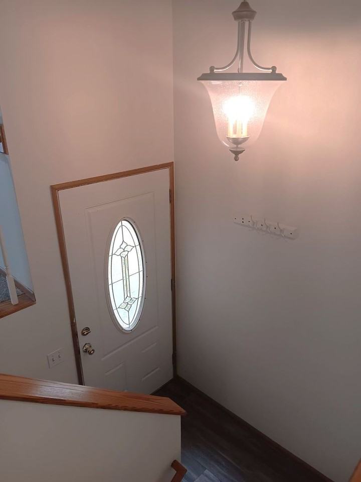 1634 Manitou Blvd - Photo 2 of 18