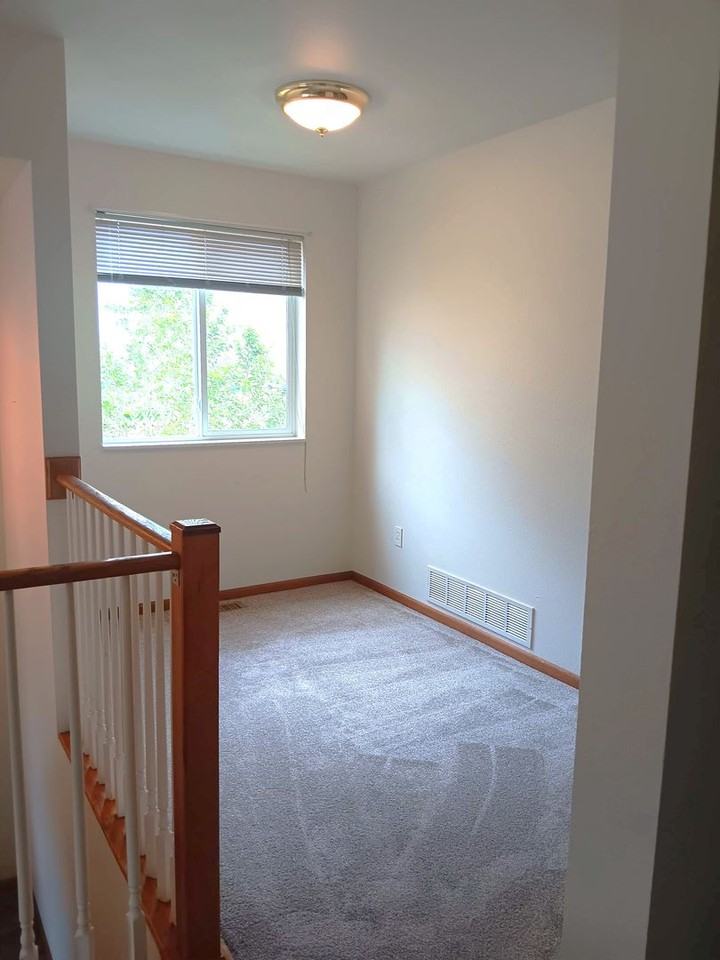 1634 Manitou Blvd - Photo 4 of 18