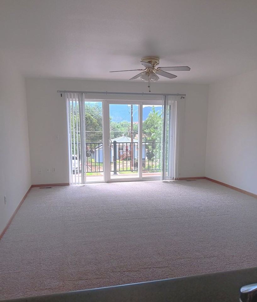 1634 Manitou Blvd - Photo 7 of 18