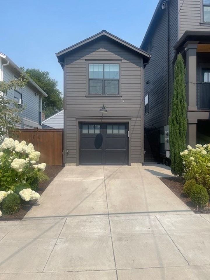 2579 Southeast Cora Street - Photo 2 of 9