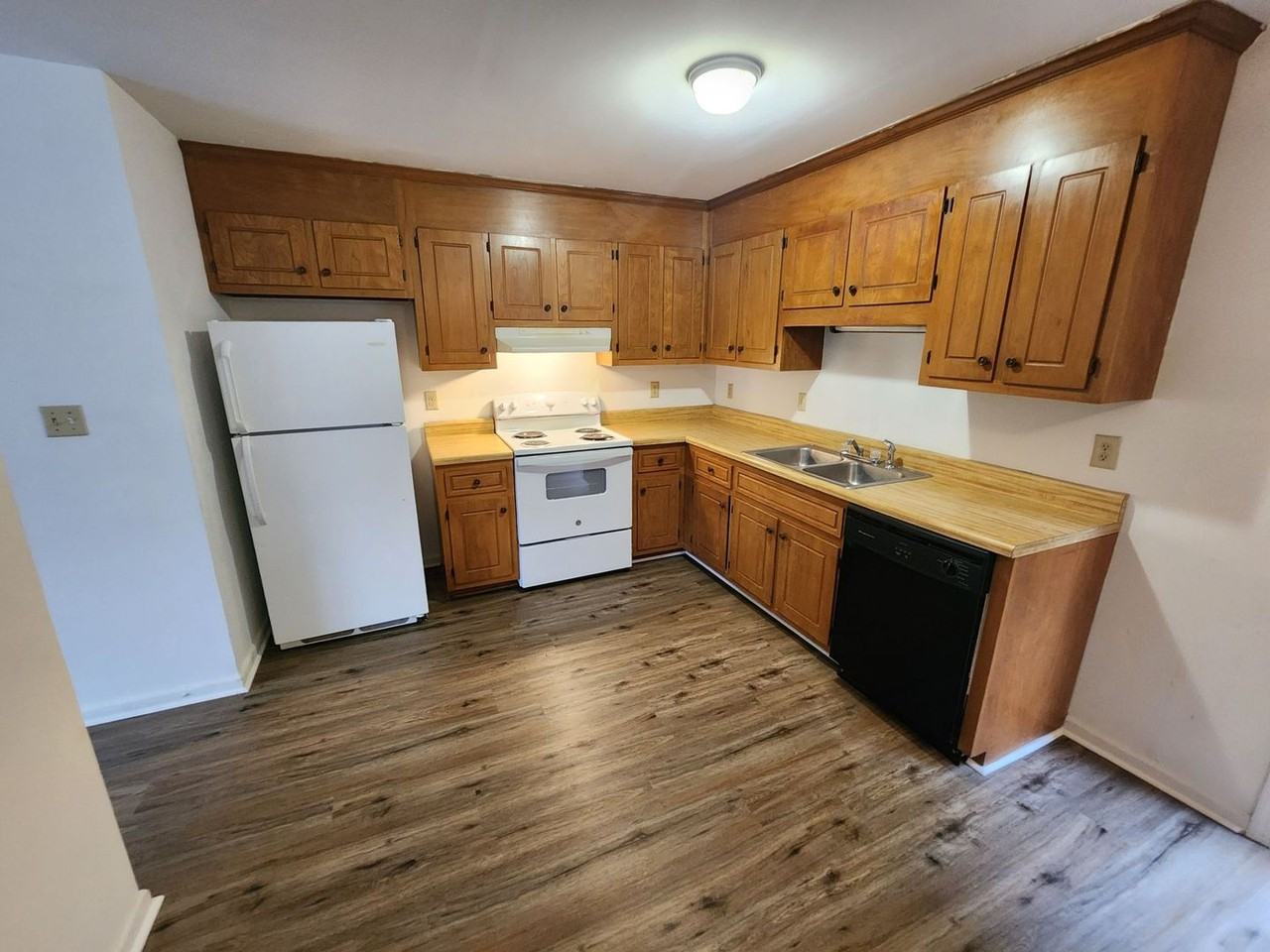 6565 Commons Dr - Photo 2 of 14