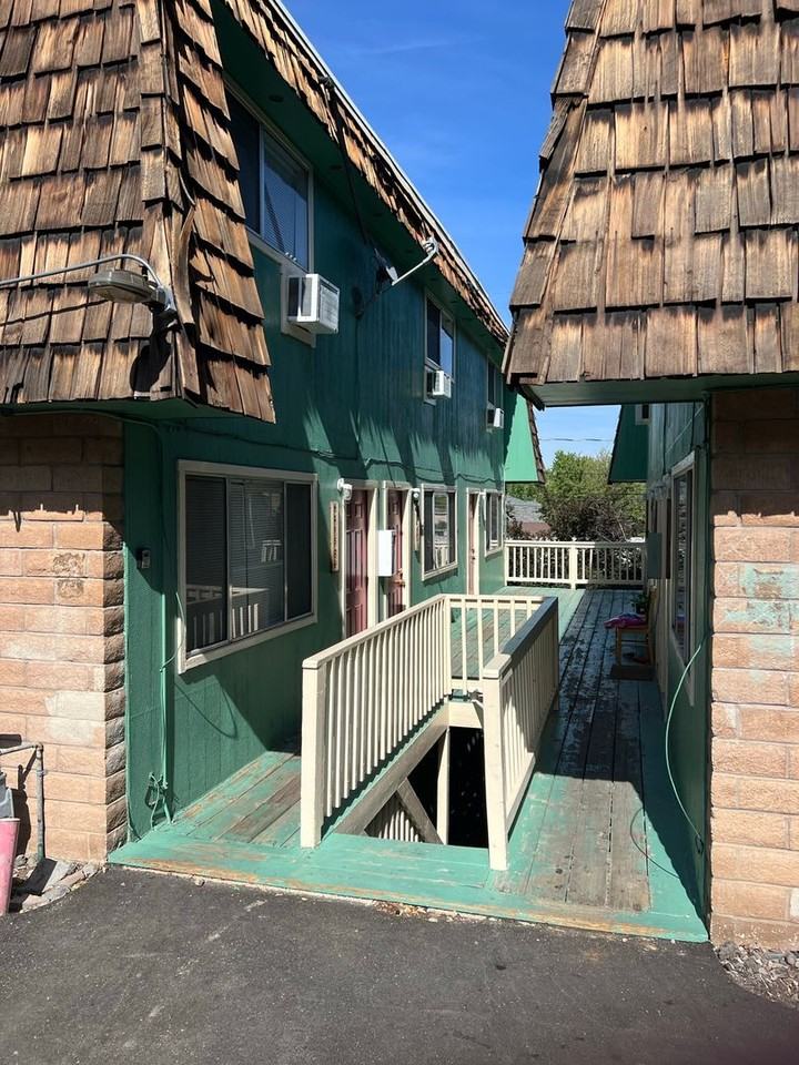 2958 Salem Pl - Photo 2 of 10