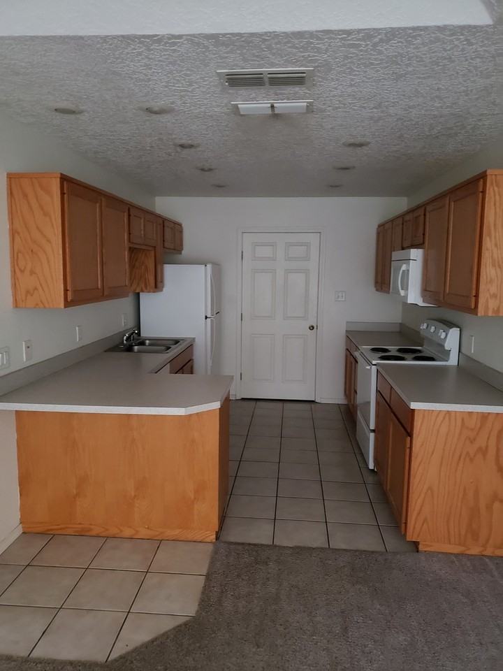ROSS - 1824 - Photo 2 of 10