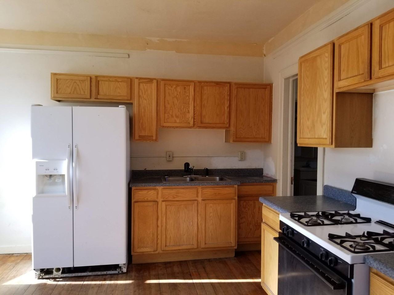 1810 Maxwell Ave - Photo 2 of 11