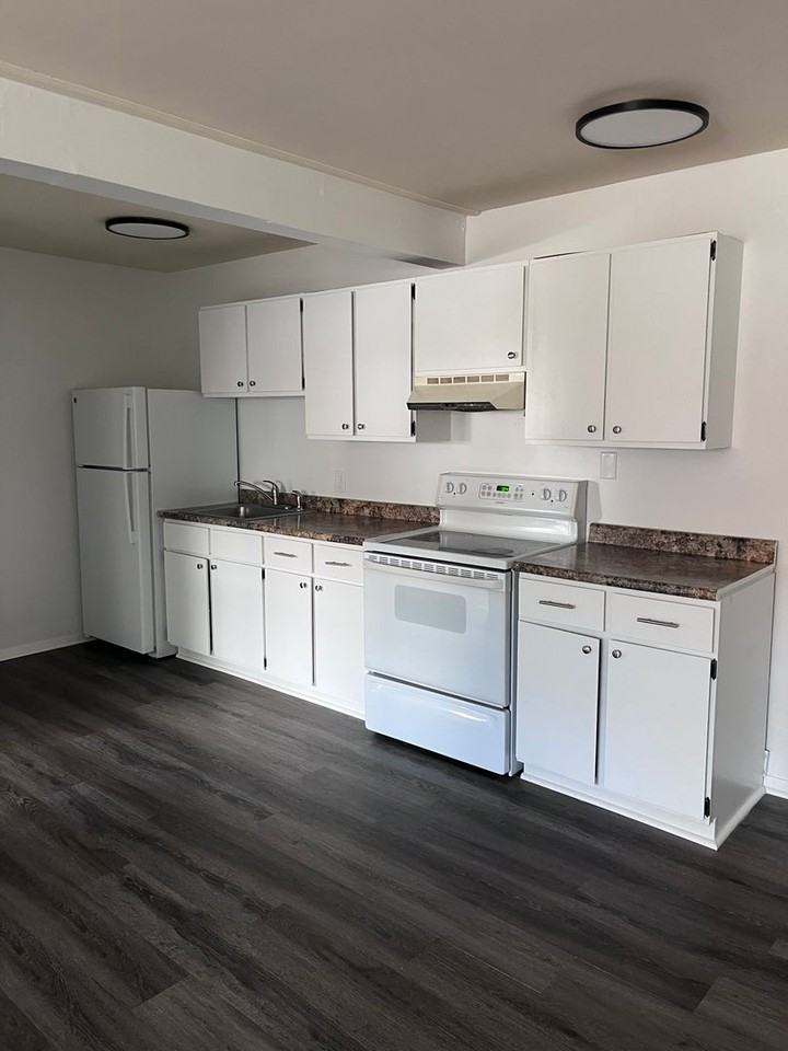 Ivy Lane 499 - Photo 2 of 5