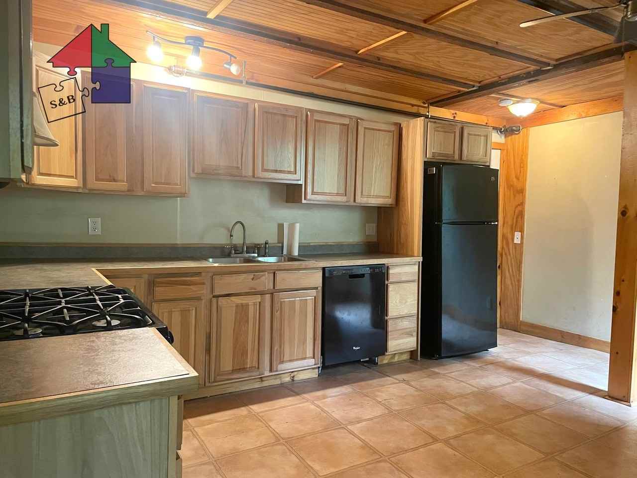 108 East State St. - Photo 2 of 21