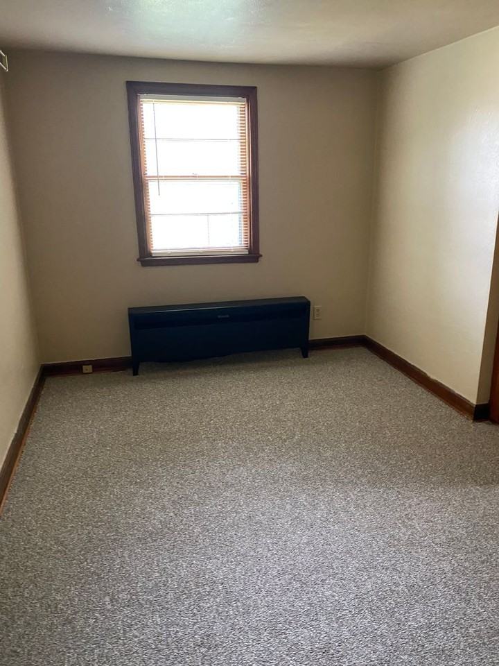 1990 E Bradley St - Photo 2 of 5