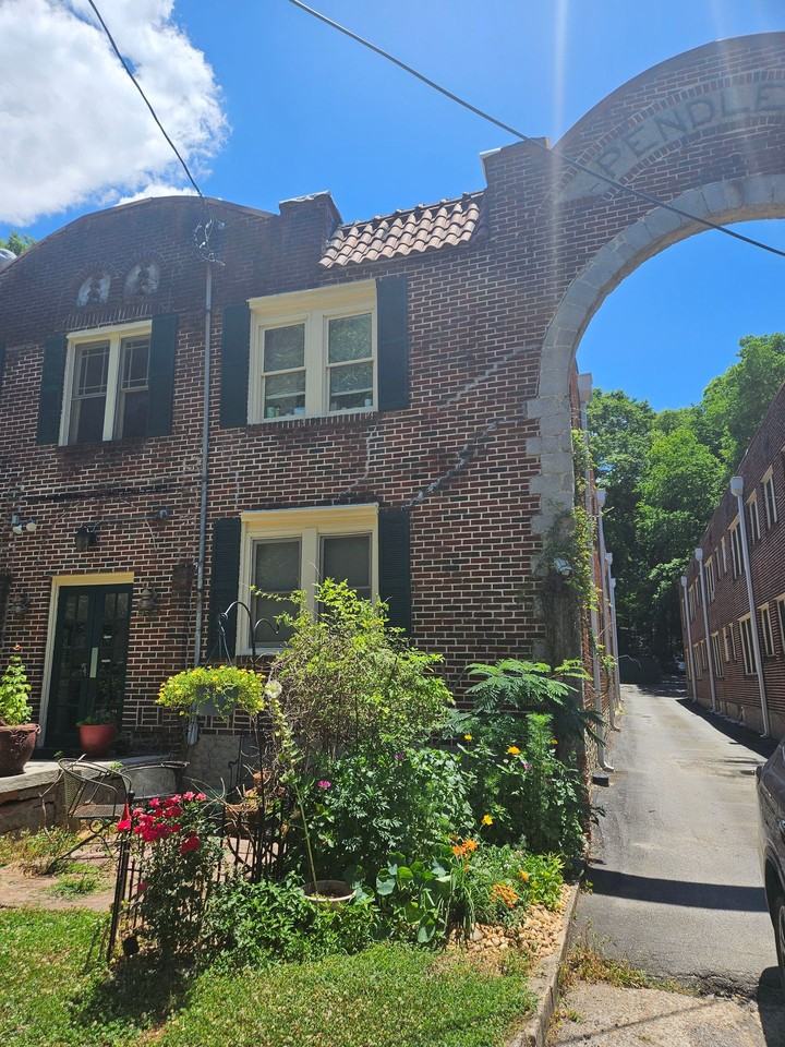 Pendelton Apartments - Photo 2 of 3