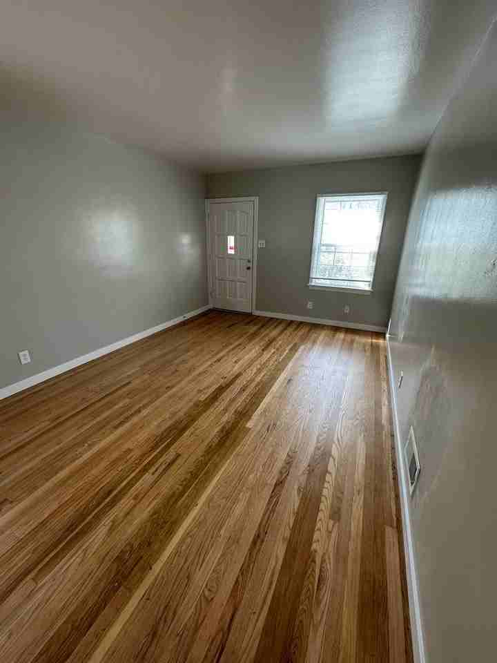 1612 E 17th St - Photo 3 of 7