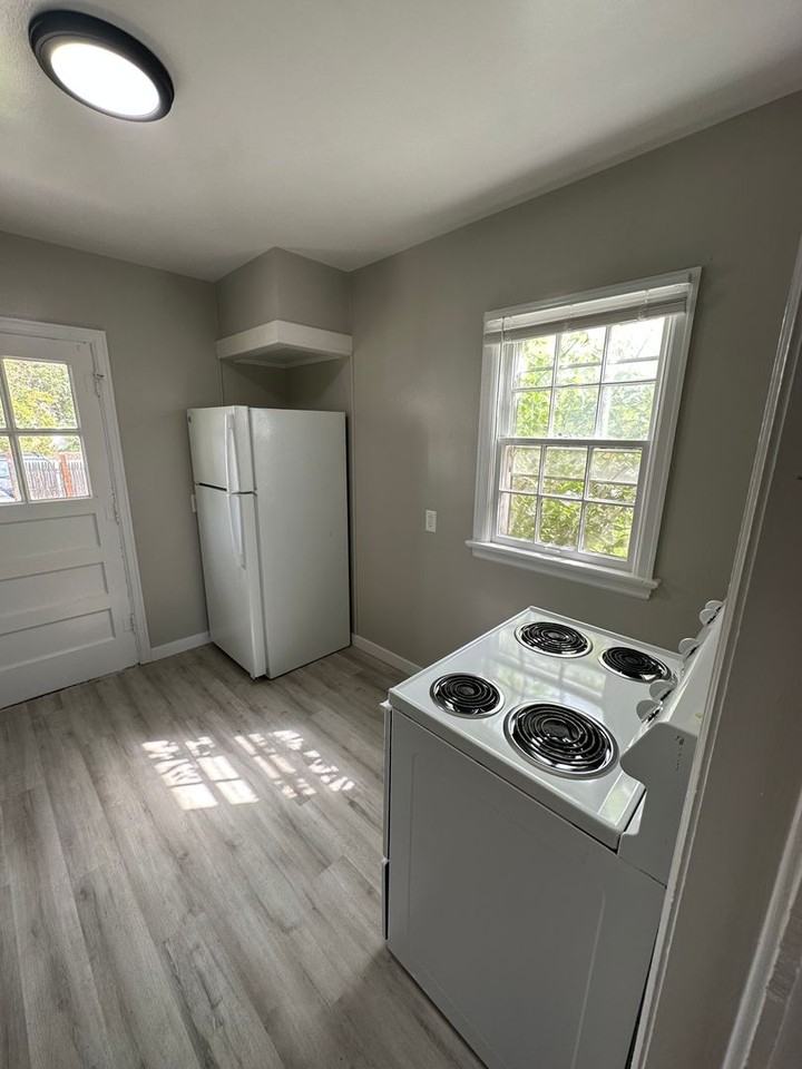 1612 E 17th St - Photo 4 of 7