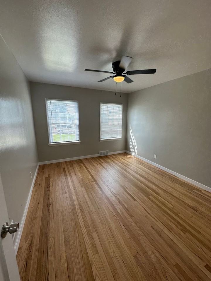 1612 E 17th St - Photo 6 of 7