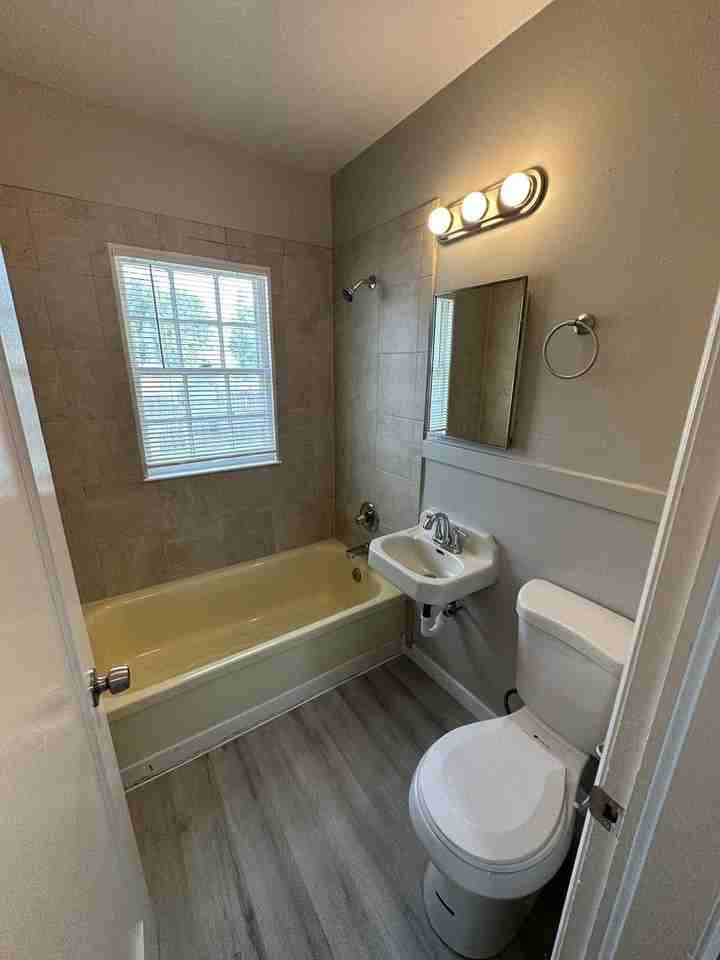 1612 E 17th St - Photo 7 of 7