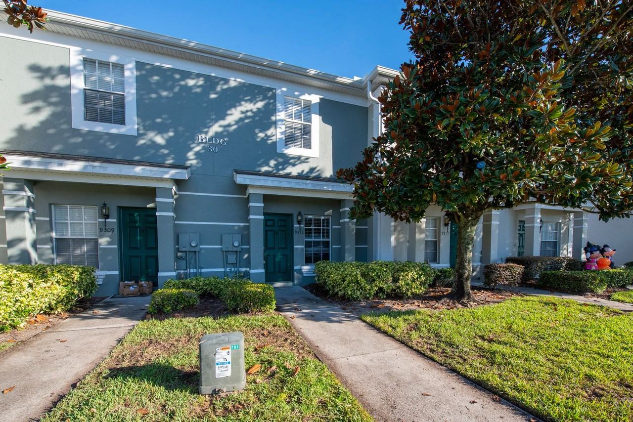 9313 Jasmine Flower Ln - Photo 2 of 36