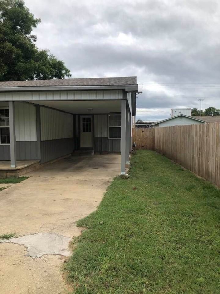 523 W Chestnut St - Photo 3 of 32