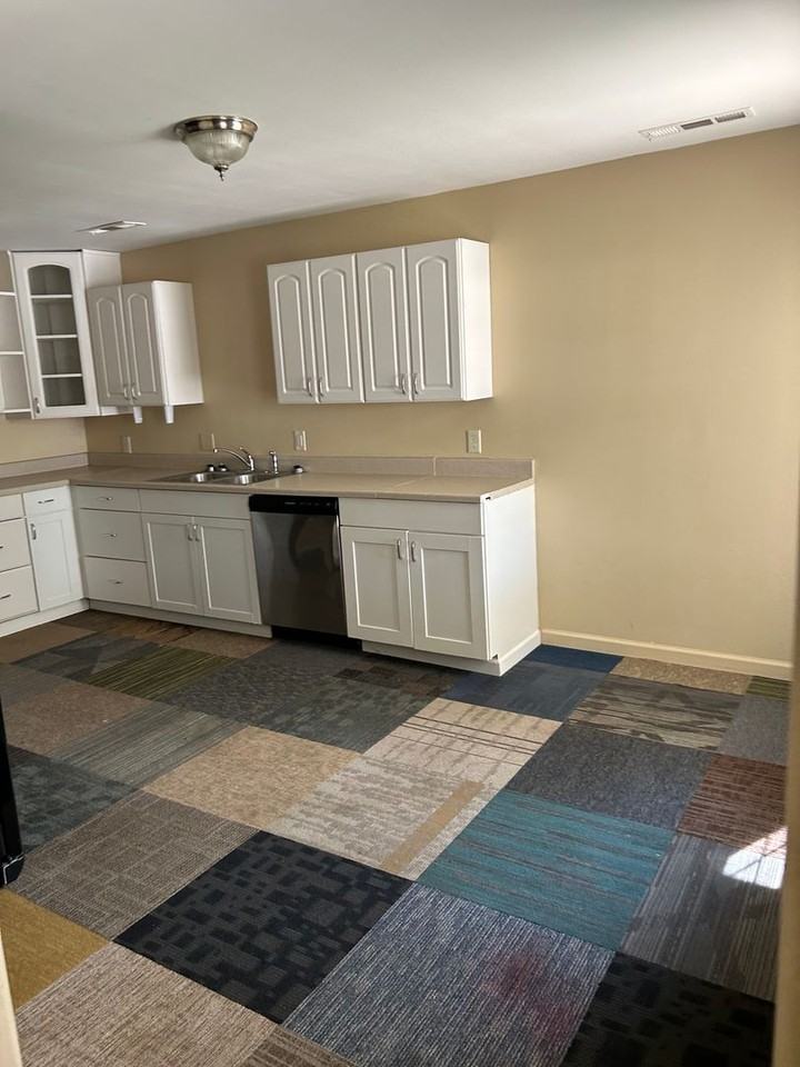 523 W Chestnut St - Photo 7 of 32