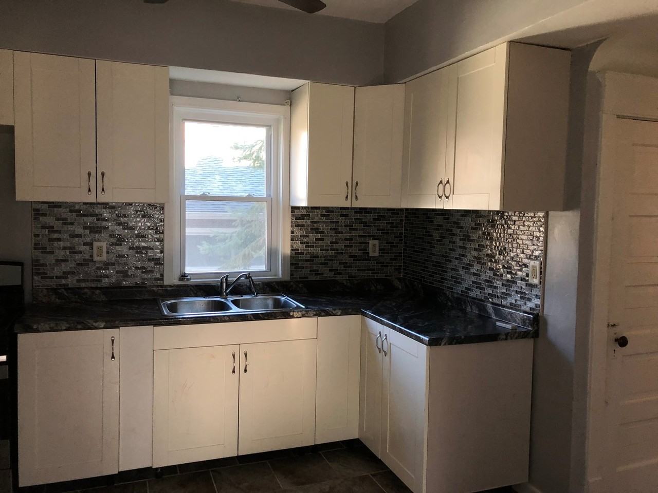 1308 44th St - Photo 2 of 13