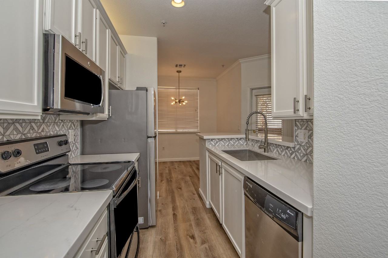 2992 N Miller Rd #211A - Photo 4 of 12