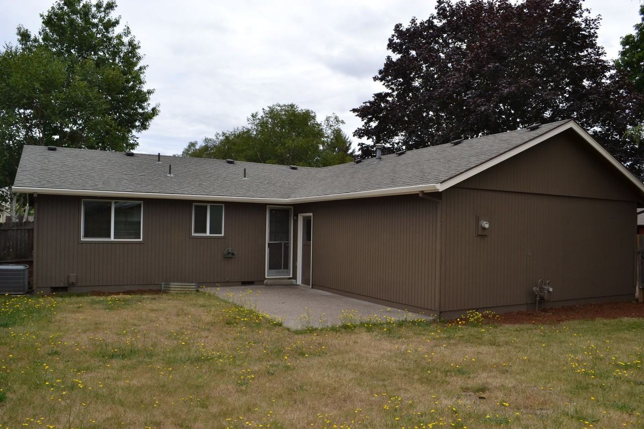 489 Wormwood St Se - Photo 4 of 37