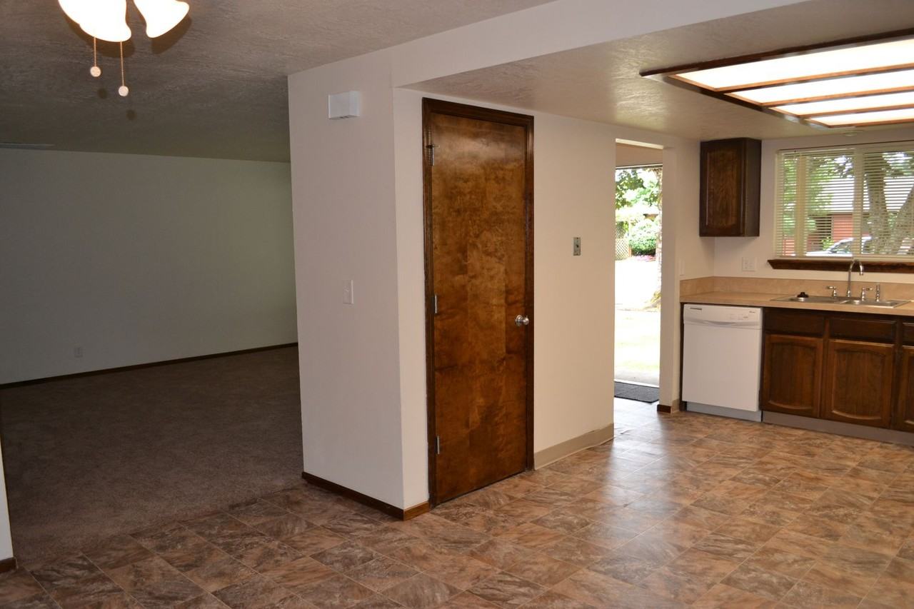 489 Wormwood St Se - Photo 6 of 37
