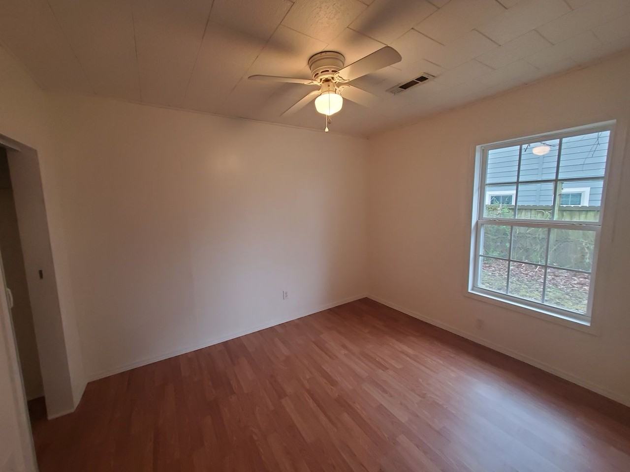 1318 S College Ave - Photo 3 of 8